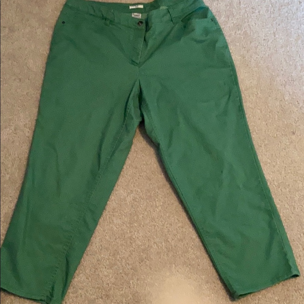 Super cute Green crop 👖 jeans!